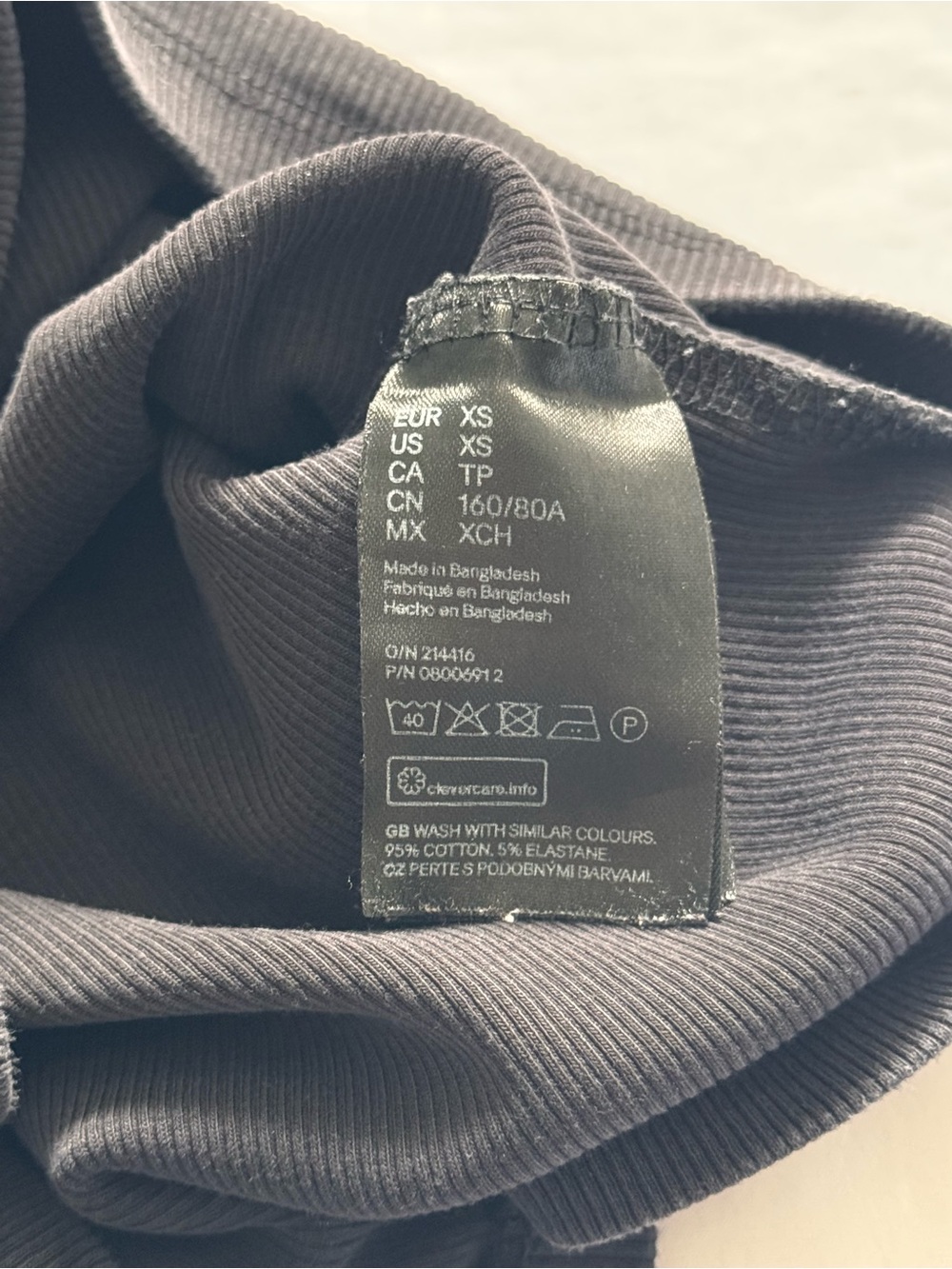 H&M Black Short-Sleeve Ribbed Tee - Picture 4 of 6